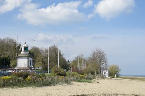 Ab hier ist Schlu fr Dickschiffe: Beginn der Kstenstrae in Honfleur.