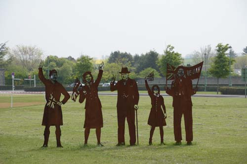 Die rostigen Silhouetten schienen beim 80. Jahrestag der Renner an der Seine-Bucht zu sein