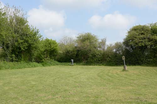 Ein ruhiger Stellplatz - mit Stromsule. Wen's denn funktioniert.