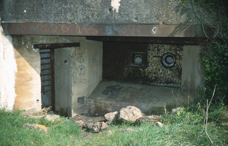 R 112 - Eingang mit flankierender Anlage